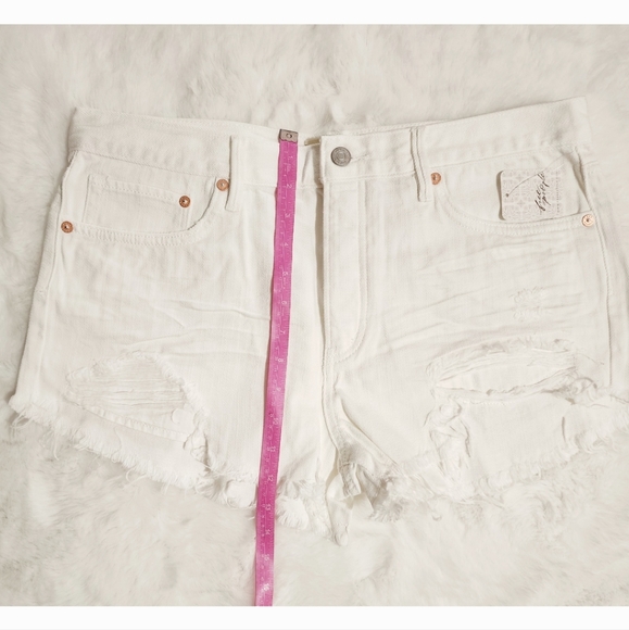 Free People short white jeans - Picture 6 of 8